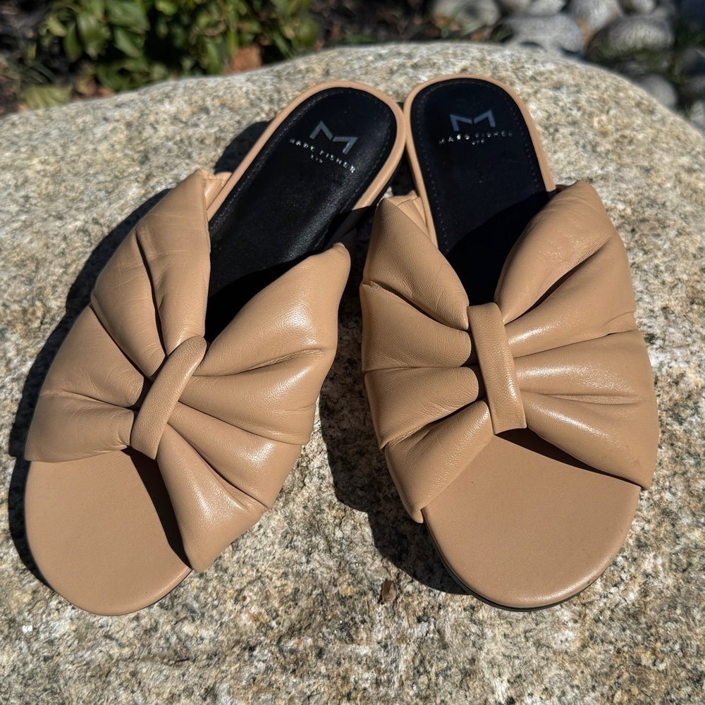 NWT Marc Fisher Women's Olita Slide Sandals Beige Bow Accent Size 7.5M Open Toe